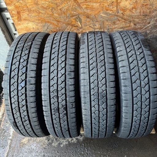 バリ山　BRIDGESTONE ブリヂストン　ブリジストン　VL1 165R13 8PR スタッドレス　タイヤ　2023年製　13インチ