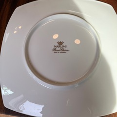 白のプレート　大x1、小x3の画像