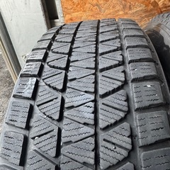 バリ山　BRIDGESTONE ブリヂストン　ブリジストン　DM-V3 235/60R18 スタッドレス　タイヤ　2023年製　18インチ　２本の画像