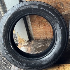 バリ山　BRIDGESTONE ブリヂストン　ブリジストン　DM-V3 235/60R18 スタッドレス　タイヤ　2023年製　18インチ　２本の画像