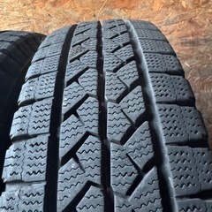バリ山　BRIDGESTONE ブリヂストン　ブリジストン　VL1 195/80R15 107/105L LT スタッドレス　タイヤ　2020年製　15インチの画像