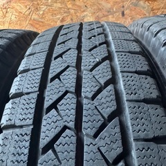 バリ山　BRIDGESTONE ブリヂストン　ブリジストン　VL1 195/80R15 107/105L LT スタッドレス　タイヤ　2020年製　15インチの画像