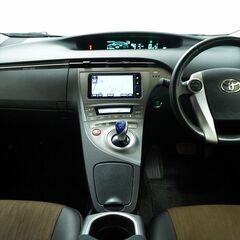【自社ローン対応】トヨタ プリウス 　Ｇ　衝突被害軽減ブレーキ　サンルーフ　バックカメラの画像