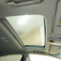 【自社ローン対応】トヨタ プリウス 　Ｇ　衝突被害軽減ブレーキ　サンルーフ　バックカメラの画像