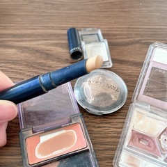 【使用済み】化粧品　　チーク　コンシーラー　アイシャドウの画像