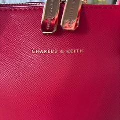 ☆CHARLES&KEITH ハンドバッグ　赤☆の画像