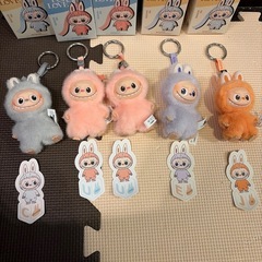 ポップマート　ラブブ　イニシャル　の画像