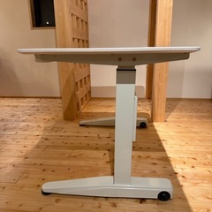 デスク(昇降式)の画像