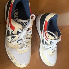 Asics アシックススニーカーの画像