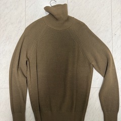 UNIQLO タートルネックセーターの画像
