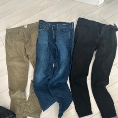 GAPとユニクロのジーンズ3本の画像