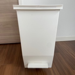 ダストボックス　ゴミ箱　ホワイトの画像