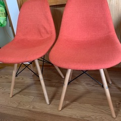 オレンジの椅子の画像