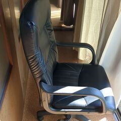 回転式アームチェアの画像