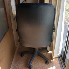 回転式アームチェアの画像