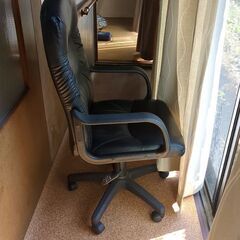 回転式アームチェアの画像