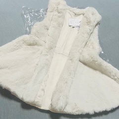 新品タグ付き！グレイル　ペプラムファームベスト　Fの画像