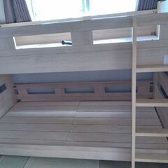 購入してから、4年くらいの綺麗な二段ベッドの画像