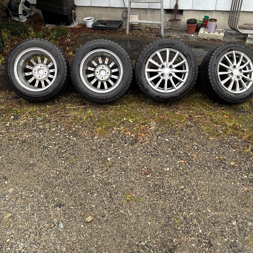 スタッドレスタイヤ 175  65 R14    溝　約　７㎜