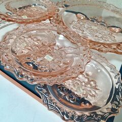 未使用　佐々木東洋ガラス　ローズピンク中鉢５個 大鉢1個　おしゃれな３本足付きの画像