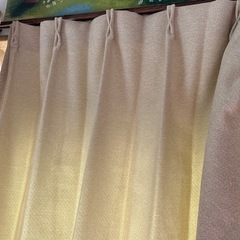 カーテンの画像