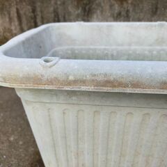 古いプランターの画像