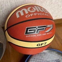 バスケットボール　室内屋外　バトミントンラケットの画像