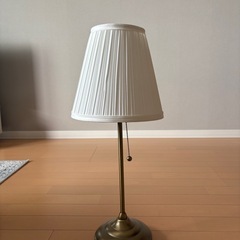 テーブルランプ　オースティード　真ちゅう/ホワイト　IKEAの画像