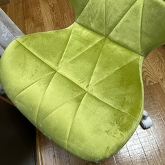 グリーン昇降チェアー　新品同様の画像