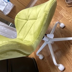 グリーン昇降チェアー　新品同様の画像