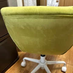 グリーン昇降チェアー　新品同様の画像