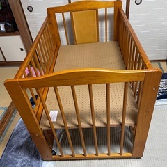 ベビーベッドの画像