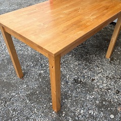 IKEAダイニングテーブルの画像