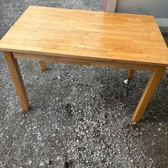 IKEAダイニングテーブルの画像