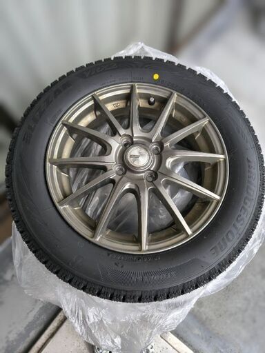 スタッドレスタイヤ　165/65R15