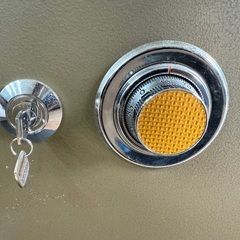 大63 WAKO 耐火金庫 W500×D390×H380 4段トレイ 動作確認済 ダイヤル式 保管庫 防犯 業務用 家庭用の画像