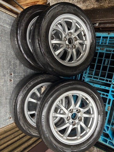 トヨタ プリウスa 純正ホイール 16インチ