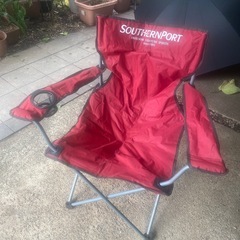 折りたたみ椅子2脚の画像