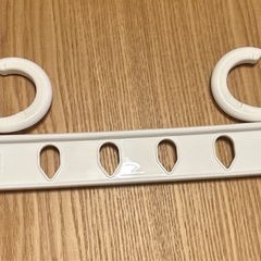 カインズ　ポール８連ハンガーキャッチの画像