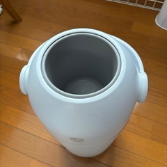 密封構造によりニオイを抑えられるゴミ箱の画像