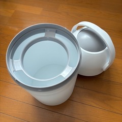 密封構造によりニオイを抑えられるゴミ箱の画像