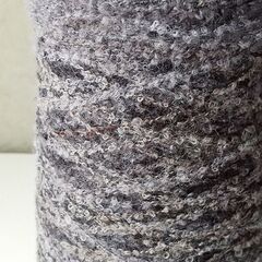 グレー毛糸2巻（約540g）の画像