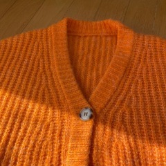 ふわふわたっぷりモヘア風オレンジのカーディガンの画像