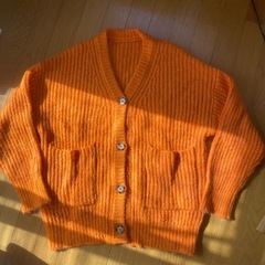 ふわふわたっぷりモヘア風オレンジのカーディガンの画像