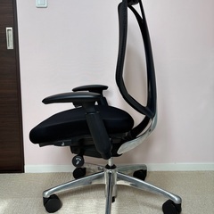 美品！オカムラ　サブリナ　前傾可能チェア　直接受け渡しのみの画像
