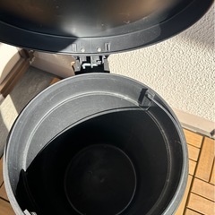 ごみ ゴミ箱の画像