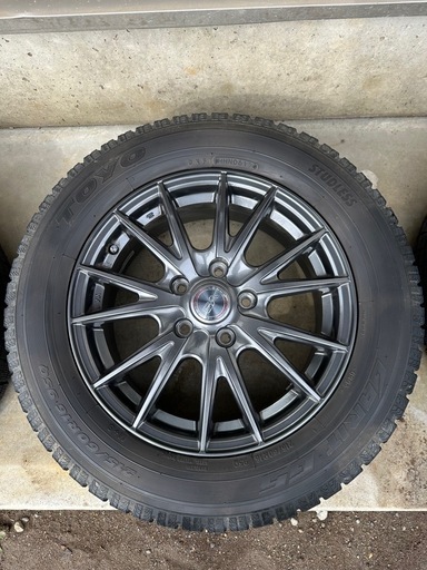スタッドレスタイヤ 215/60R16 4本　ヴェゼルで使用