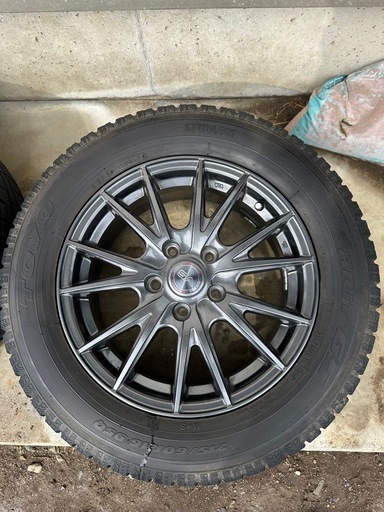 スタッドレスタイヤ 215/60R16 4本　ヴェゼルで使用