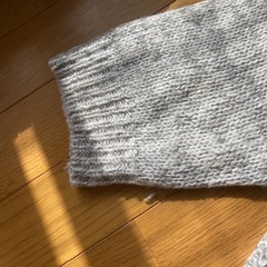 フォーエバー21  グレーのセーター　Mサイズ　七分袖重ね着の画像