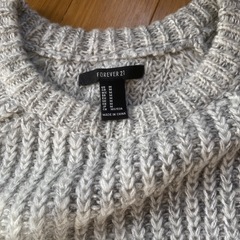 フォーエバー21  グレーのセーター　Mサイズ　七分袖重ね着の画像